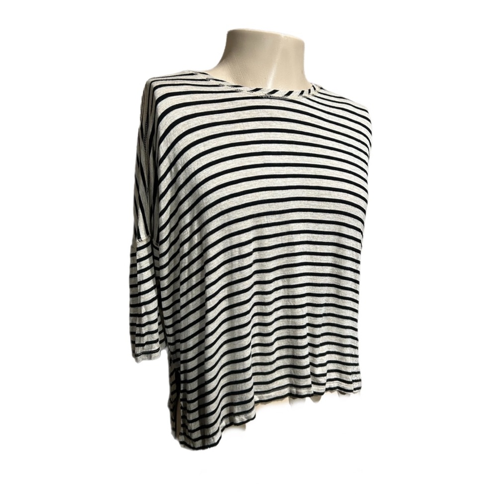 NWOT Women’s K&C Oversized Short Sleeve Top with Vertical Stripes
